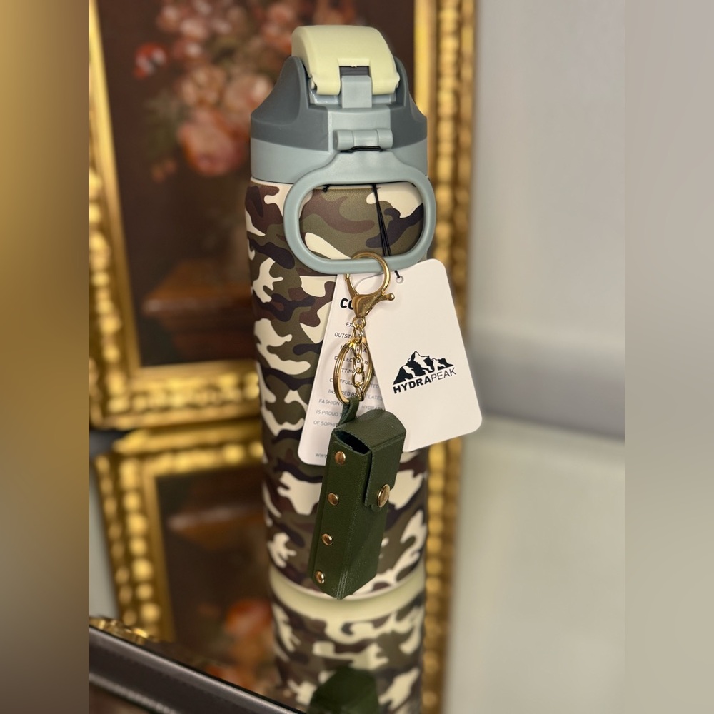 NWT Hydrapeak Oasis Camo Water Bottle w/ Clip-On Chapstick Holder